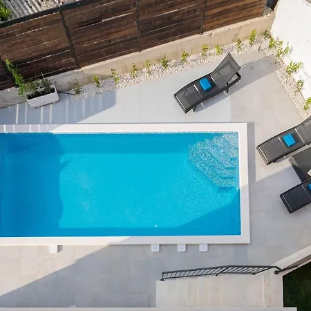 Salt Βίλα Τρογκίρ