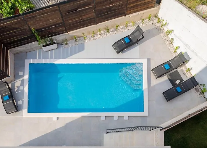 Salt Βίλα Τρογκίρ