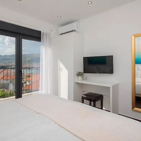 ヴィラ Salt トロギール