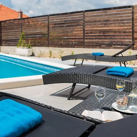 Salt 别墅 特罗吉尔